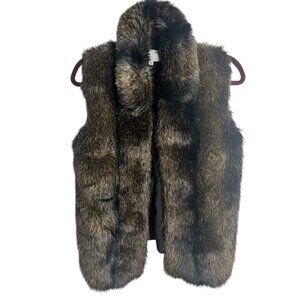 Faux  Fur Vest By Alberto Makali size small pre owned good condition